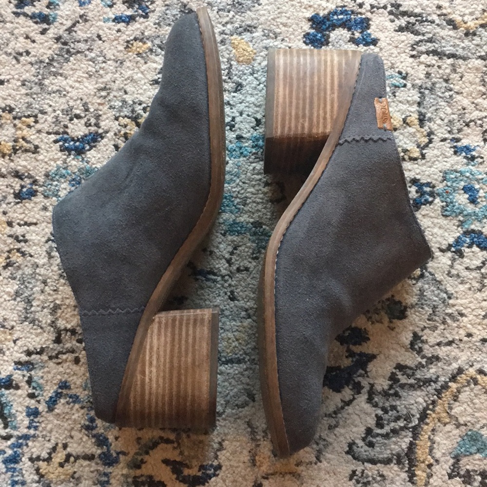 Toms grey suede mules sz 11